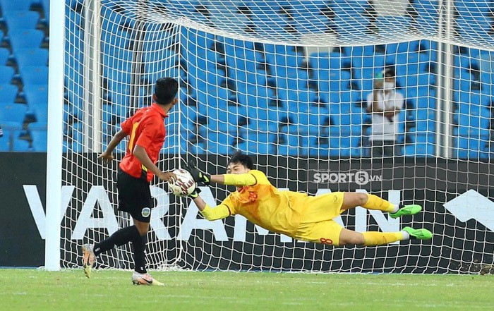 Đặng Tuấn Hưng cản phá thành công, mang về tấm vé vào chung kết cho U23 Việt Nam.