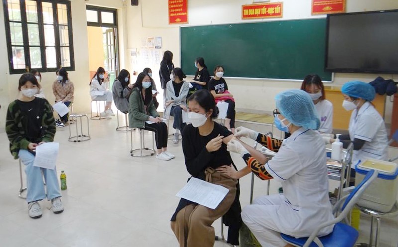 Hà Nội tiếp tục đẩy mạnh tiêm vaccine phòng Covid-19 cho người dân. (Nguồn: Báo Hà Nội mới)