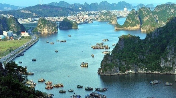 Tỉnh Quảng Ninh tạm dừng các hoạt động du lịch, lễ hội, bao gồm cả vịnh Hạ Long, vịnh Bái Tử Long, các tuyến du lịch biển đảo) trên toàn tỉnh. (Nguồn: TTXVN)