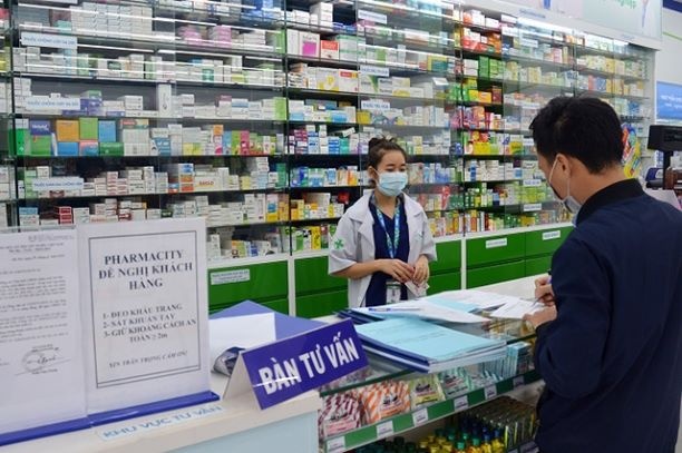Khai báo y tế khi mua thuốc ho, sốt... giúp phát hiện người mắc Covid-19. (Nguồn: SK&ĐS)  Những thuốc nào trị ho, sốt… ?