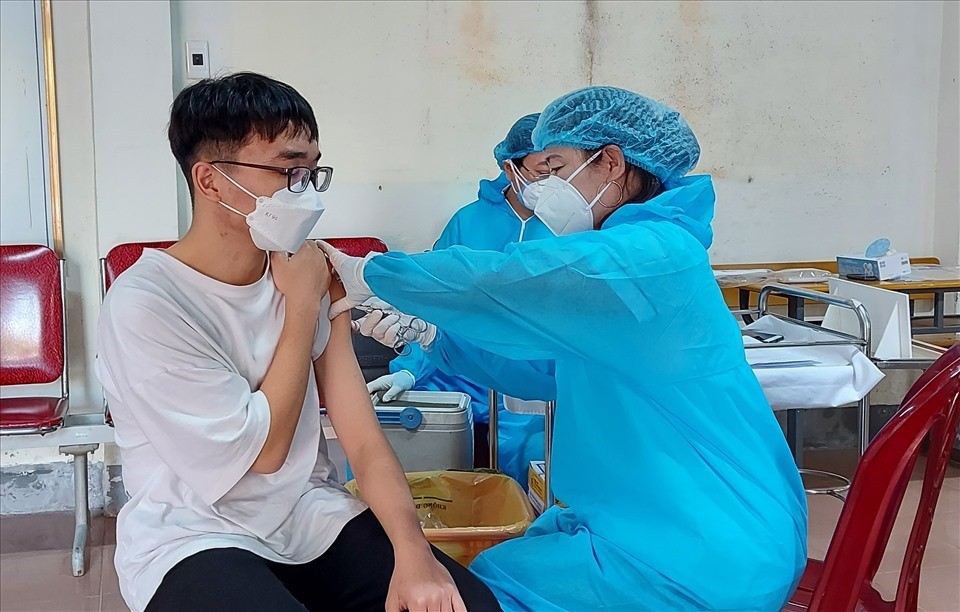 Tiêm phòng vaccine Covid-19 cho trẻ em ở tỉnh Nghệ An. (Ảnh: Q.Đ)