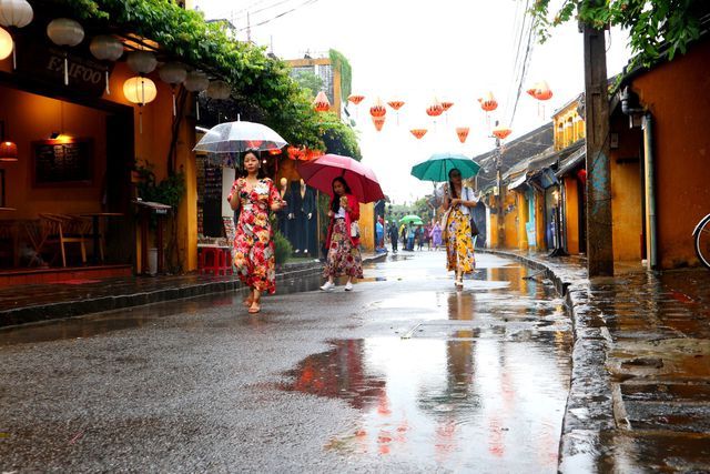 hoi an city stops tours of ancient and pedestrian streets