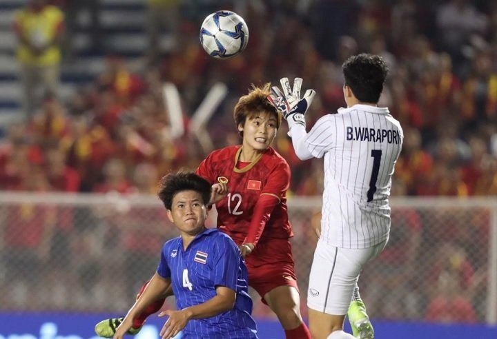 Pham Hai Yen (#12) in action during a match. (Photo: FIFA)