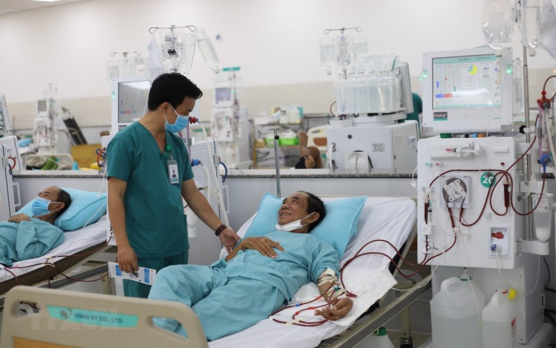 Senior citizens receive healthcare at a hospital in Hanoi. (Source: Hanoi Times)
