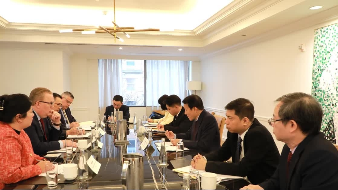 Minister calls on Amazon to scale up investment in Vietnam