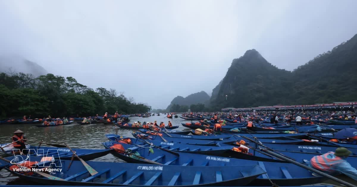 Huong Pagoda Festival 2026 opens with renewed management, elevating national-scale event Huong Pagoda Festival 2026 opens with renewed management, elevating national-scale event
