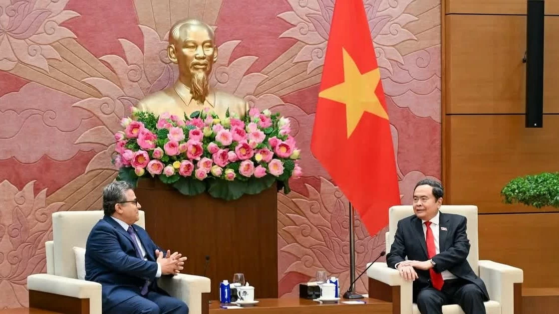 NA Chairman Tran Thanh Man receives outgoing Palestinian Ambassador to Vietnam Saadi Salama