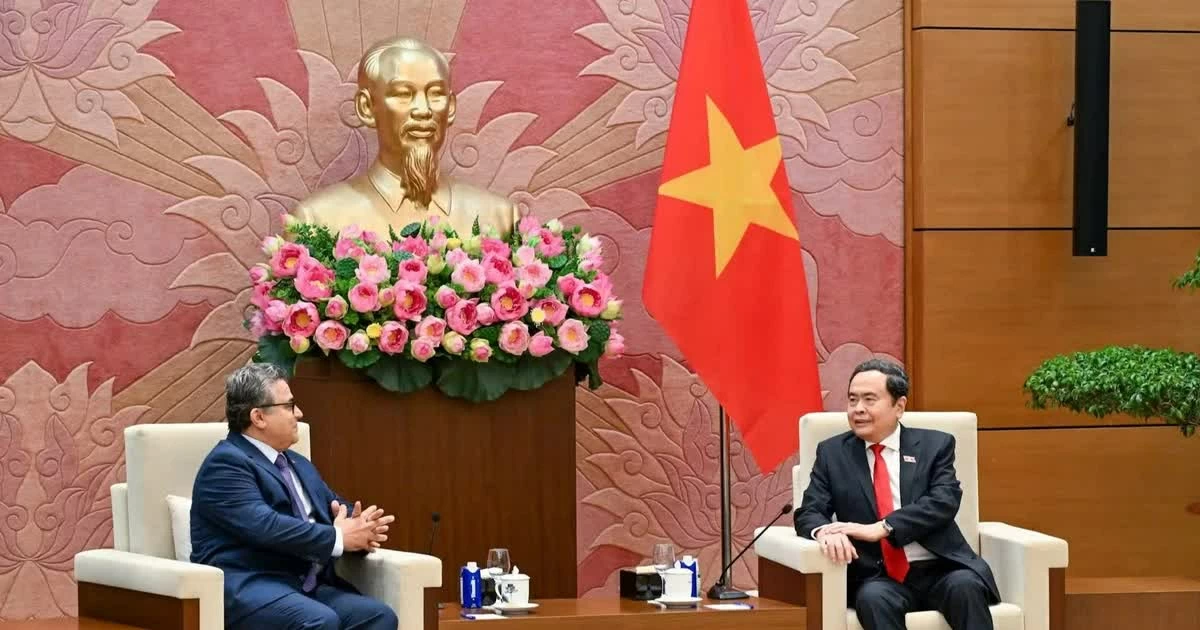 NA Chairman Tran Thanh Man receives outgoing Palestinian Ambassador to Vietnam Saadi Salama NA Chairman Tran Thanh Man receives outgoing Palestinian Ambassador to Vietnam Saadi Salama