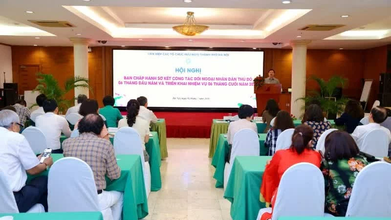 Hanoi People-to-People Diplomacy: From friendly exchanges to mobilising resources for Capital development Hanoi People-to-People Diplomacy: From friendly exchanges to mobilising resources for Capital development
