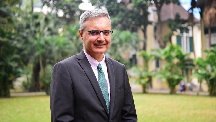 Đại sứ Pháp Nicolas Warnery: Chia sẻ vaccine Covid-19 cần dựa trên tinh thần đoàn kết và nhân văn Vietnam - France relations grows in different spheres: Ambassador