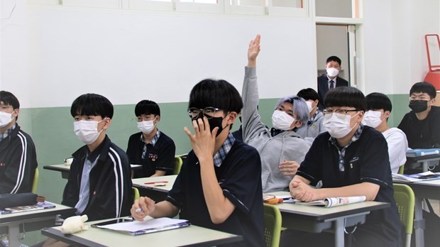 Vietnamese included in Korean school’s career counseling for students