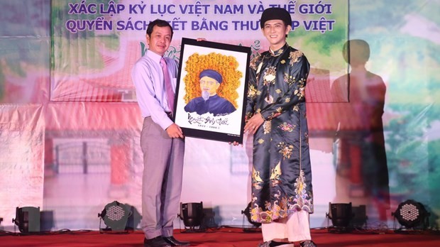 Largest calligraphy book in Vietnamese of poet Chieu's poems recognised as world record