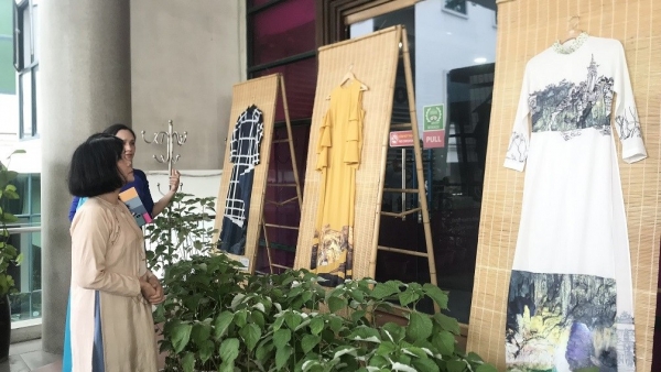 200 sets of Ao dai on display in Hanoi