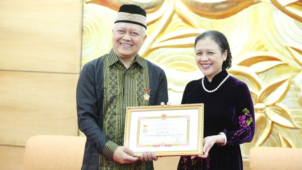 Indonesian Ambassador honoured with peace–friendship insignia