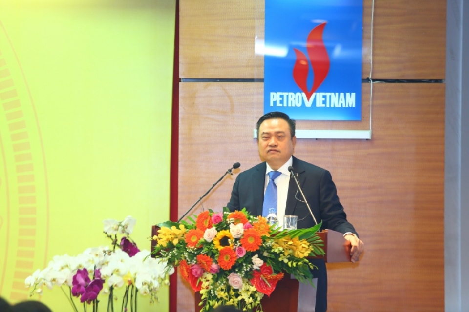 pm asks new petrovietnam chief to handle loss making projects