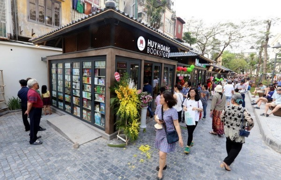 Spring book street opens in Ha Noi