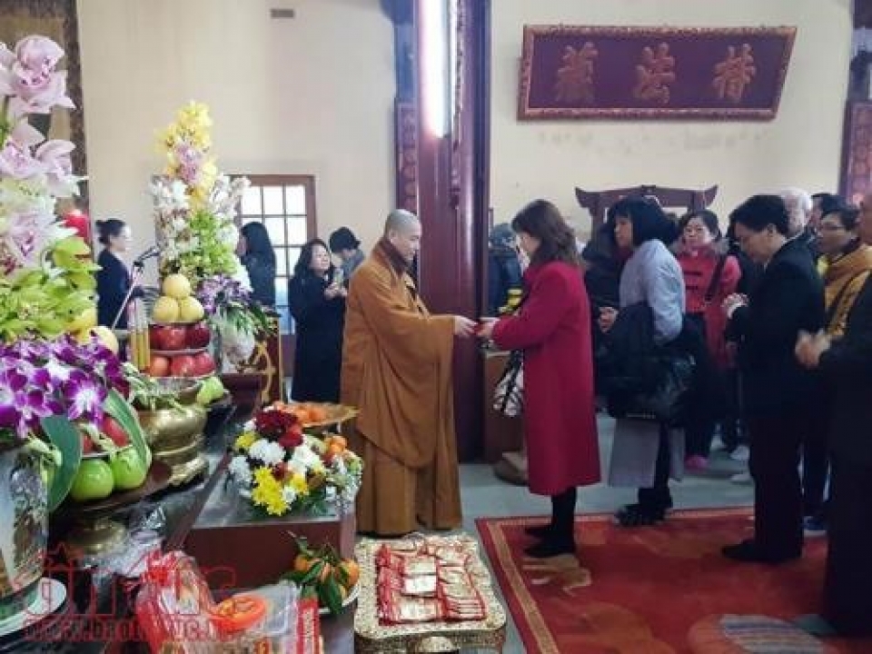 overseas vietnamese in france keep tet traditions alive
