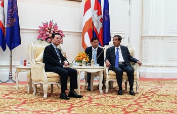 Cambodian PM welcomes Vietnamese information minister