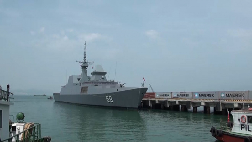 singapore navys vessel visits da nang