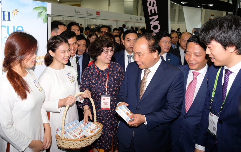 pm visits vietnams pavilion at food hotel asia 2018 in singapore