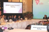 pm joins round table discussion with international firms