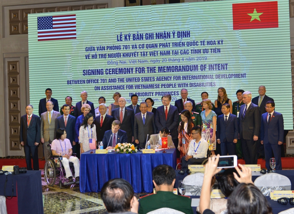 united states and vietnam sign memorandum of intent for new partnership on disabilities assistance
