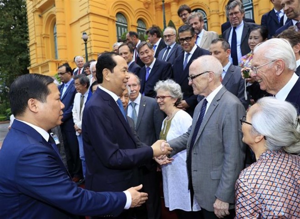 president meets vietnamese foreign scientists