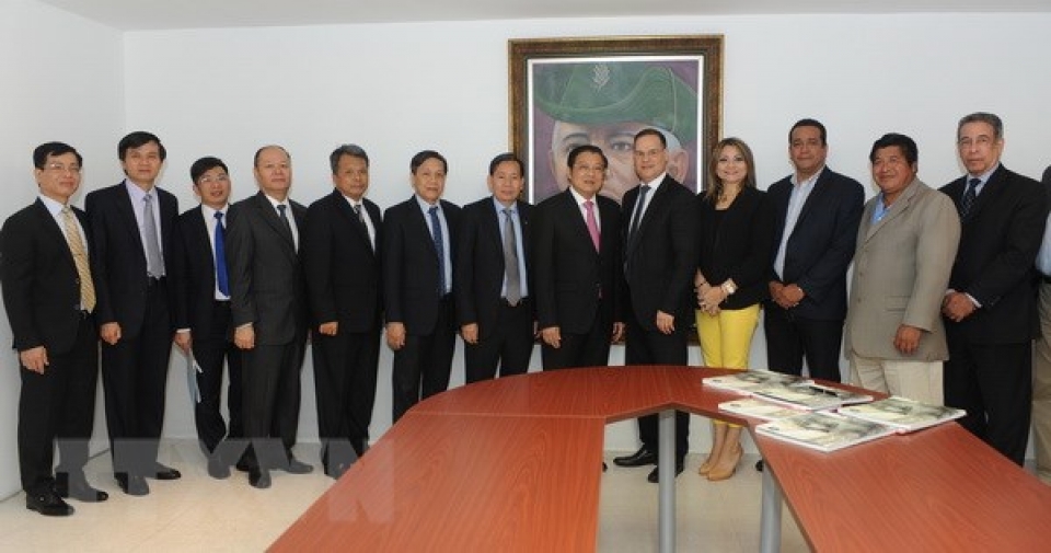 vietnam wants to boost multi faceted cooperation with panama party official