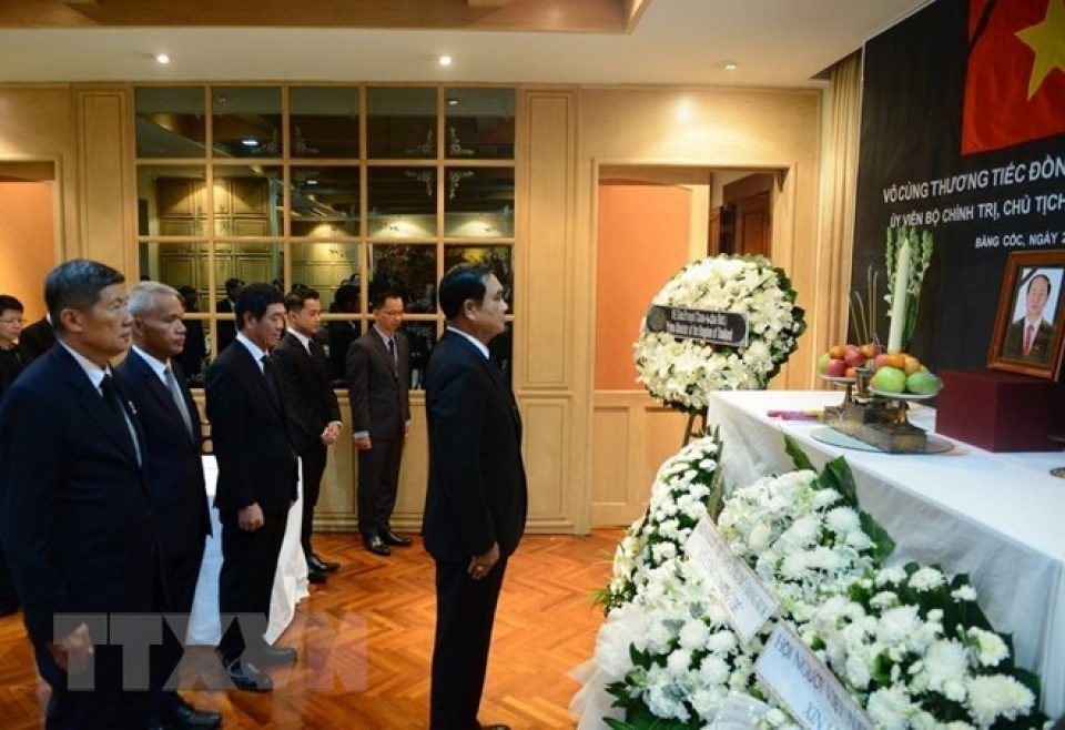 foreign leaders pay tribute to late president tran dai quang