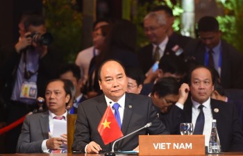 PM Nguyen Xuan Phuc attends ASEAN summits with partners