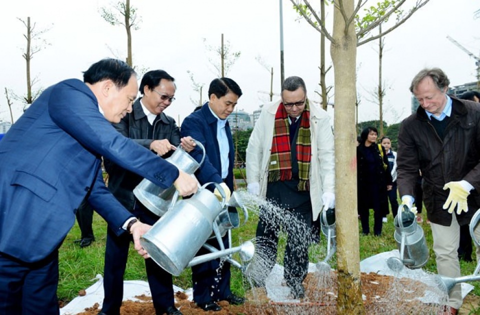 ha noi plants 100 trees to mark finlands 100 years of independence