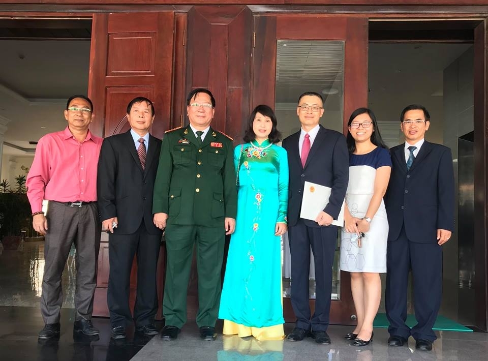 vietnamese ambassador presents credentials to cambodian king