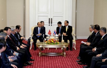 PM Nguyen Xuan Phuc meets Thai counterpart
