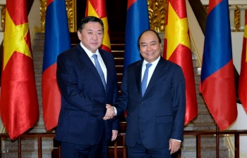 PM Nguyen Xuan Phuc welcomes Mongolian Parliament Chairman