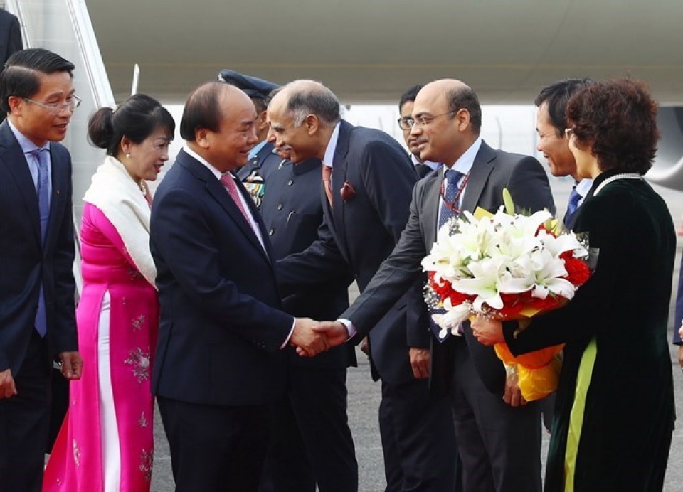 pm nguyen xuan phuc arrives in new delhi for asean india summit