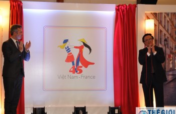 Kicking off activities to commemorate 45th anniversary of Vietnam - France diplomatic ties