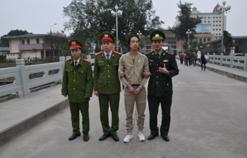 Vietnam returns fugitive to China
