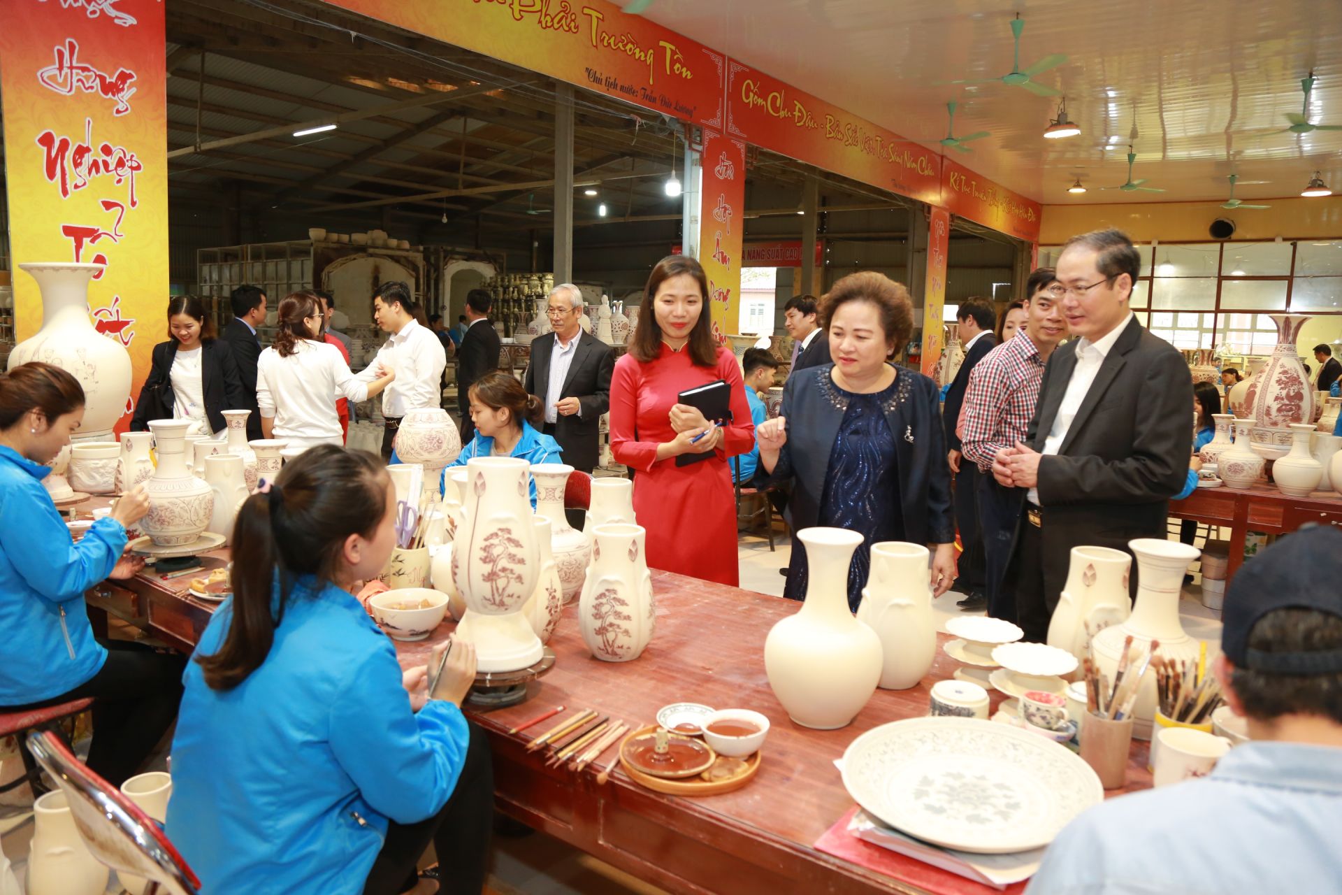 announcement ceremony for chu dau ceramic village tourist attraction