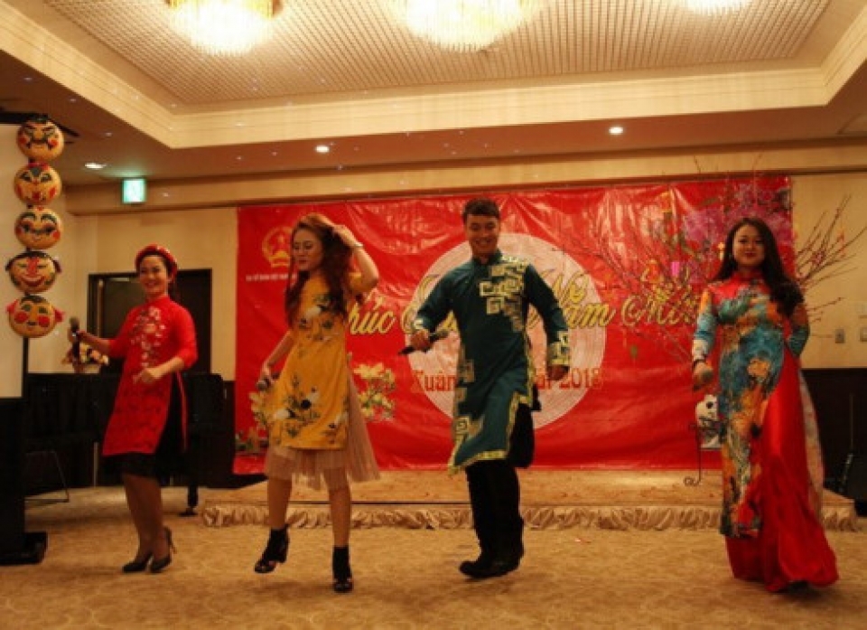 vietnamese communities abroad celebrate tet