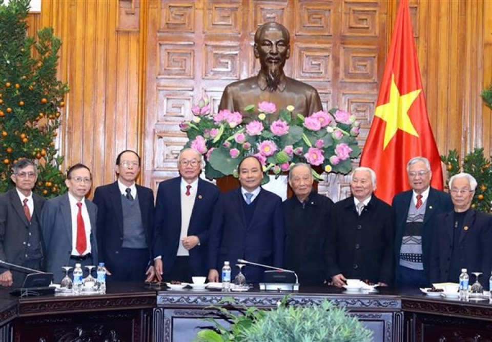 pm meets vietnamese contributors to cambodian revolution