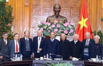 PM meets Vietnamese contributors to Cambodian revolution