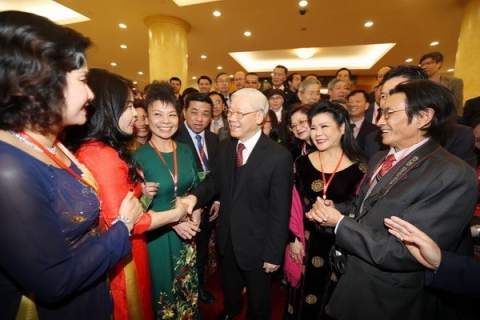 party chief welcomes overseas vietnamese home for tet