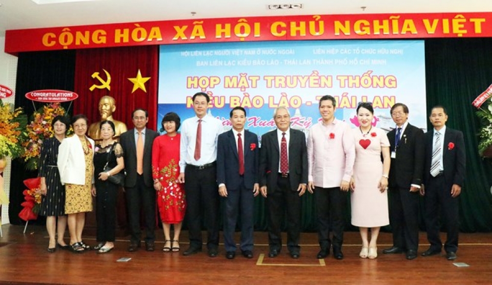 vietnamese expats from laos thailand meet in hcm city