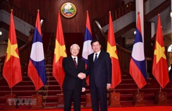 Top Vietnamese leader seeks stronger relations with Laos