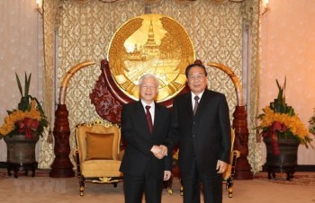 Party General Secretary, President meets former leader of Laos
