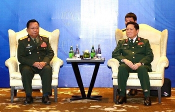 ASEAN 2020: Defence ministers of Vietnam, Laos meet in Ha Noi