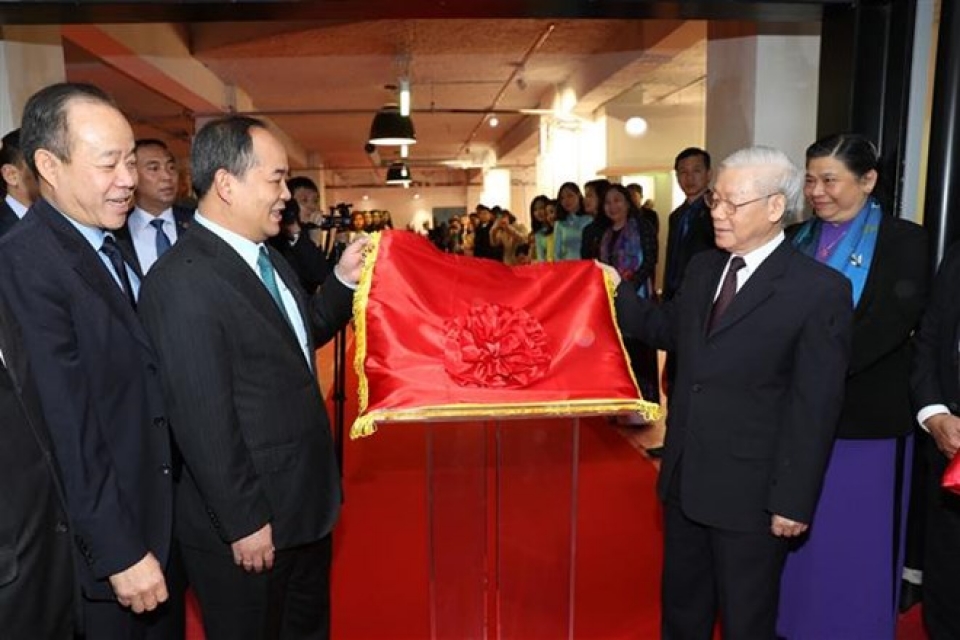 party chief attends inauguration of vietnam culture centre in france