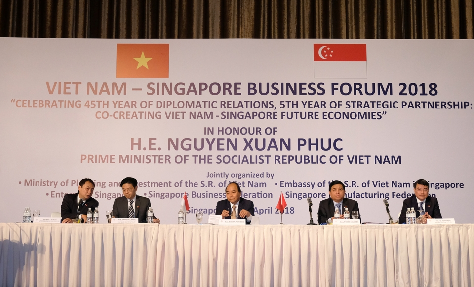 pm urges strong changes in vietnam singapore economic partnership