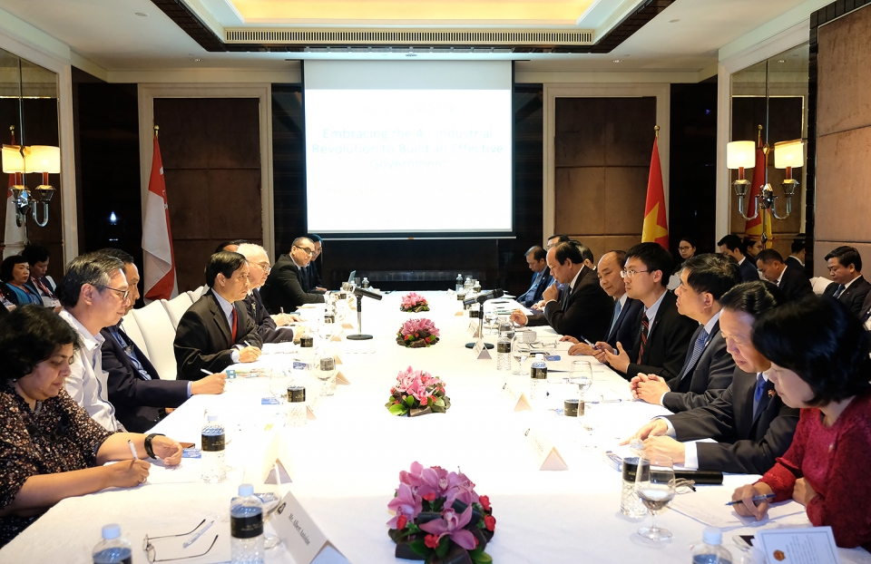 vietnamese pm meets with scientists intellectuals in singapore