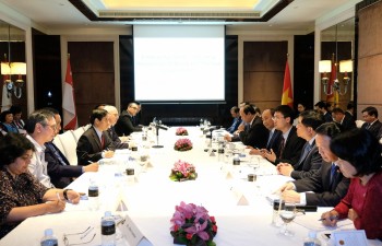 Vietnamese PM meets with scientists, intellectuals in Singapore